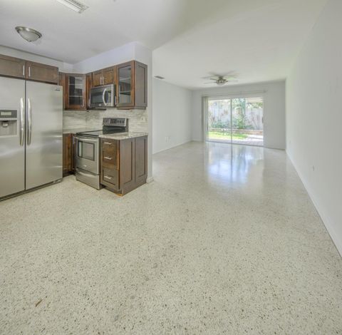 305 S Federal Highway 2 Lake Worth Beach FL 33460