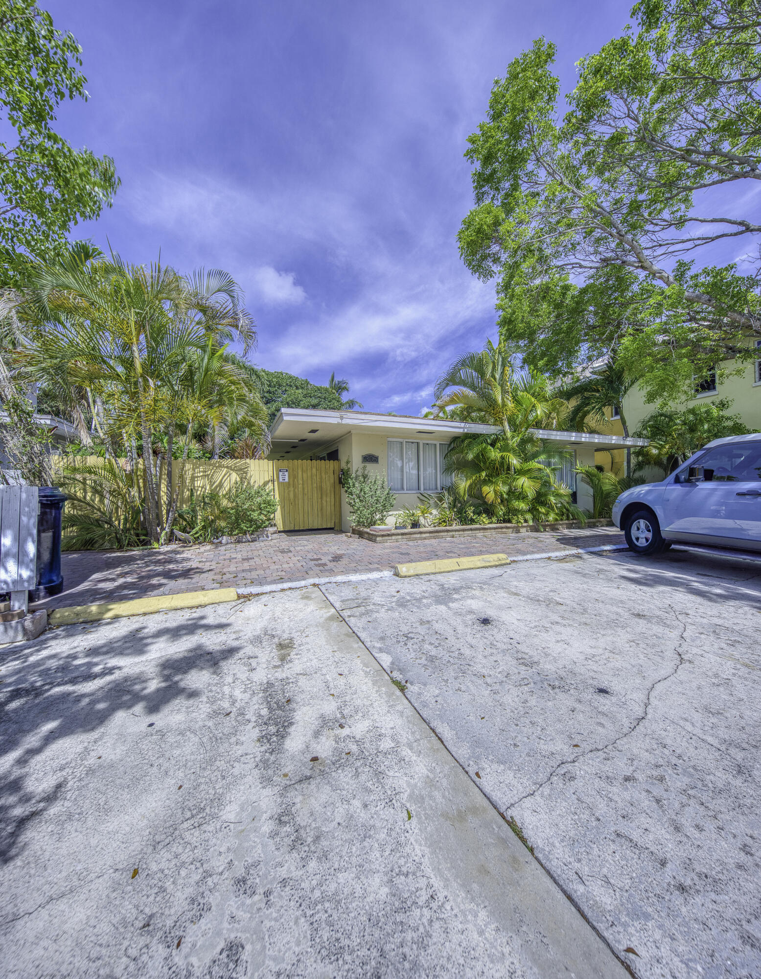305 S Federal Highway 2