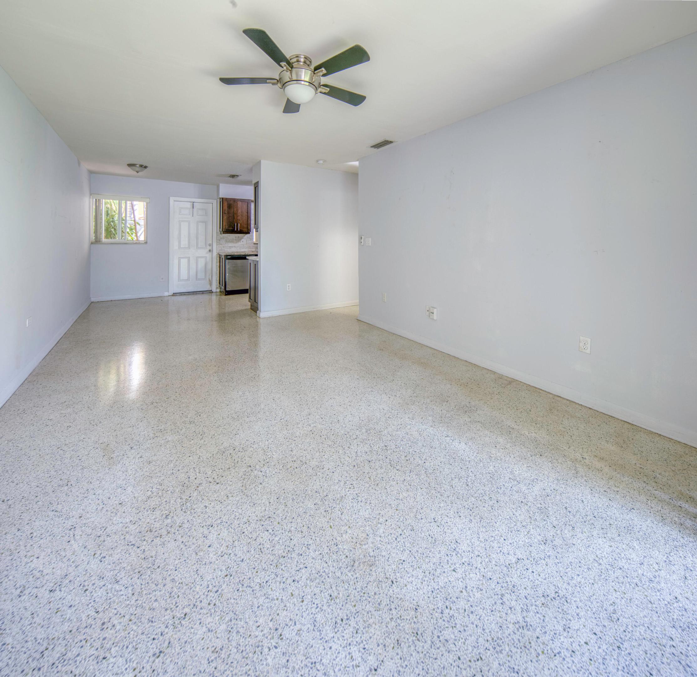 305 S Federal Highway 2