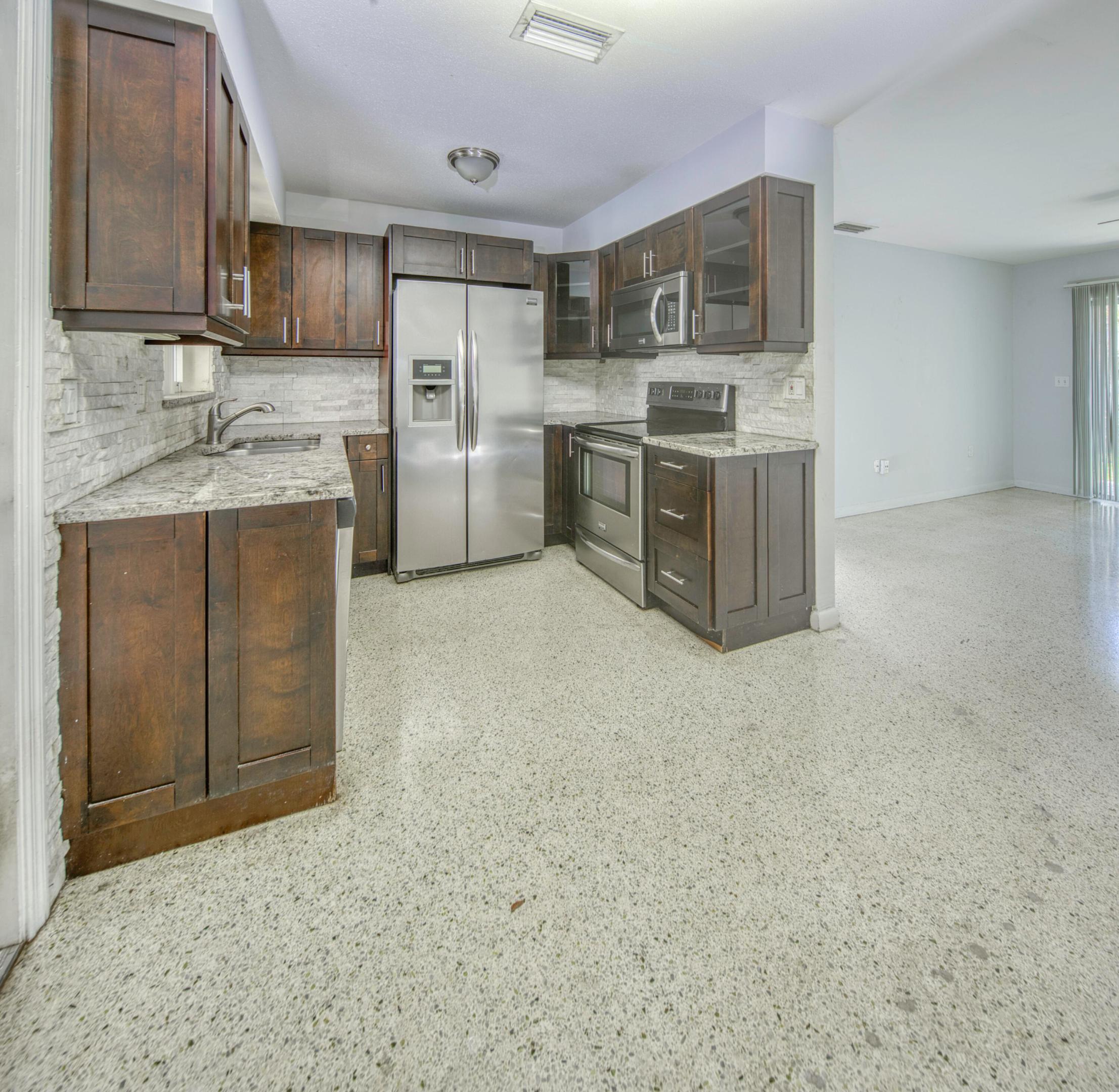 305 S Federal Highway 2