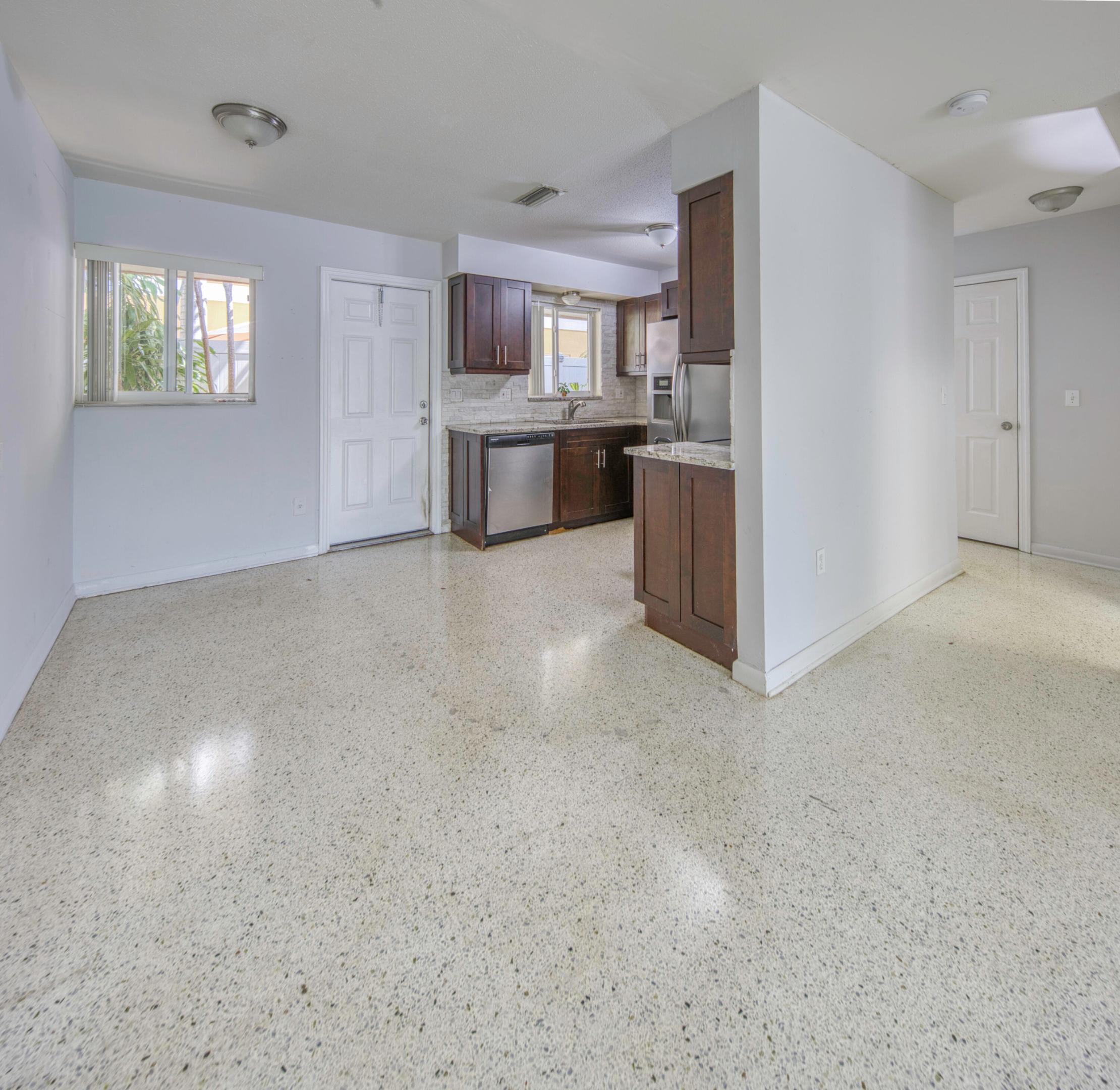 305 S Federal Highway 2
