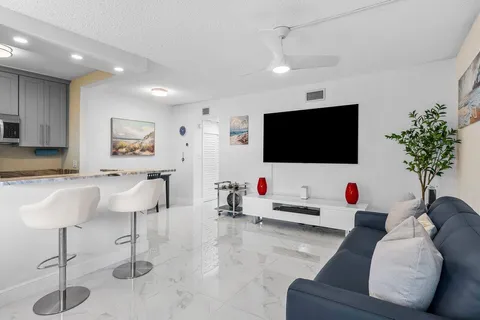 3232 Canal Drive Unit 3, Pompano Beach, FL MLS: R11070917