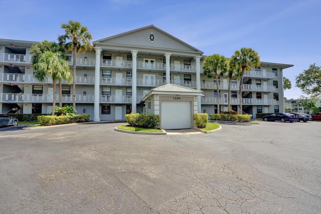 1524 Whitehall Drive 406, Davie FL 33324