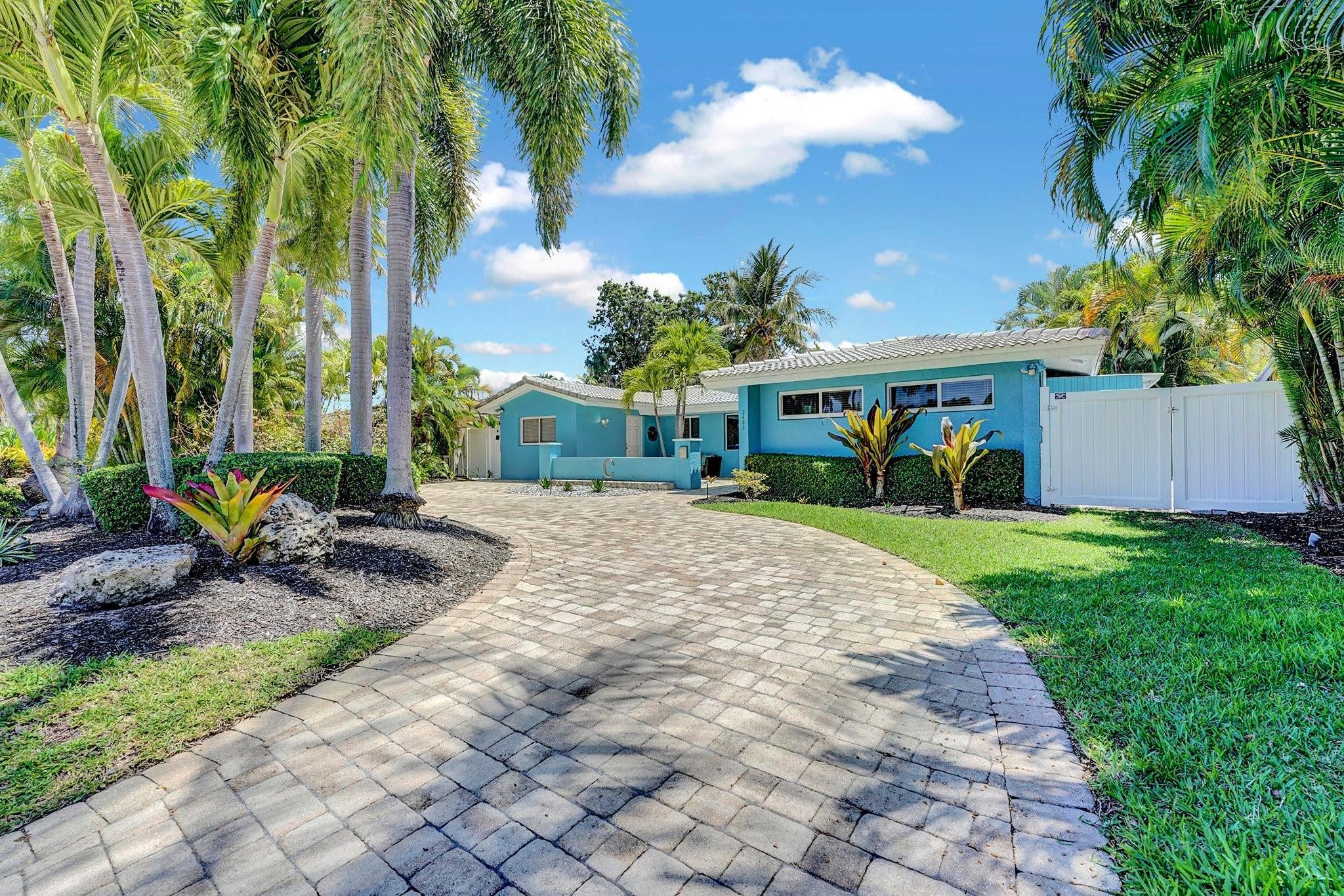 View photos, virtual tours, details... 3488 NE 19TH Avenue