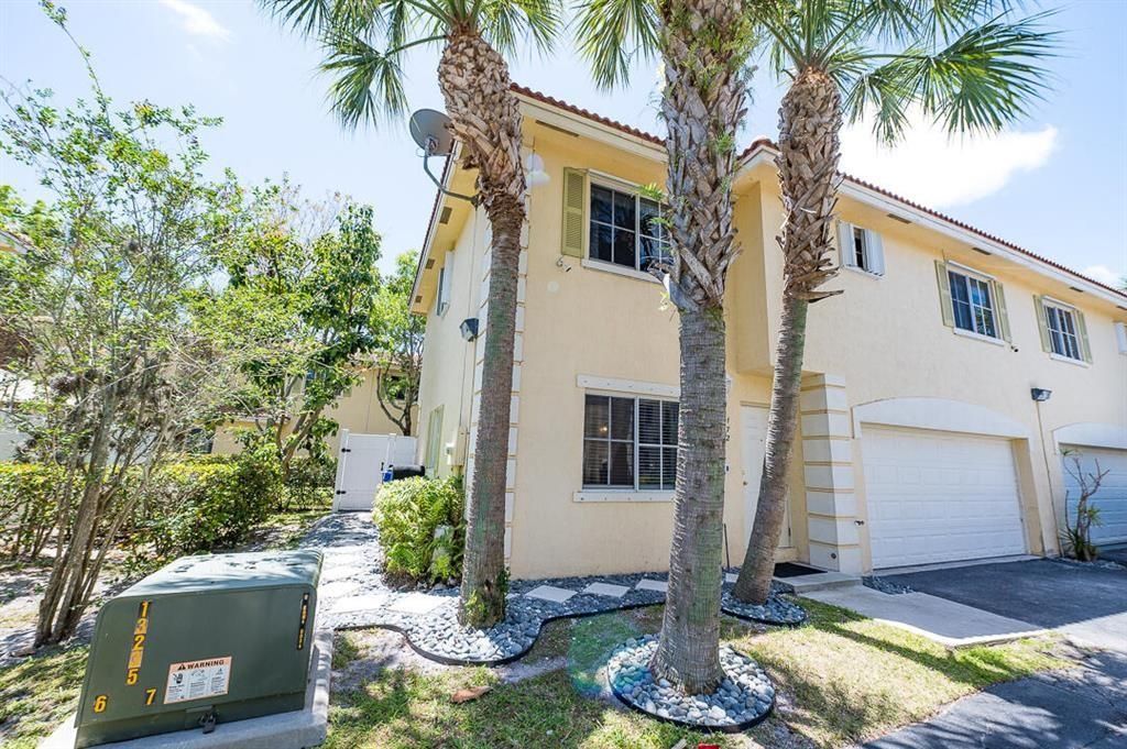 Photo of 172 SE 2nd Street, Deerfield Beach, FL 33441 (MLS # F10483654)