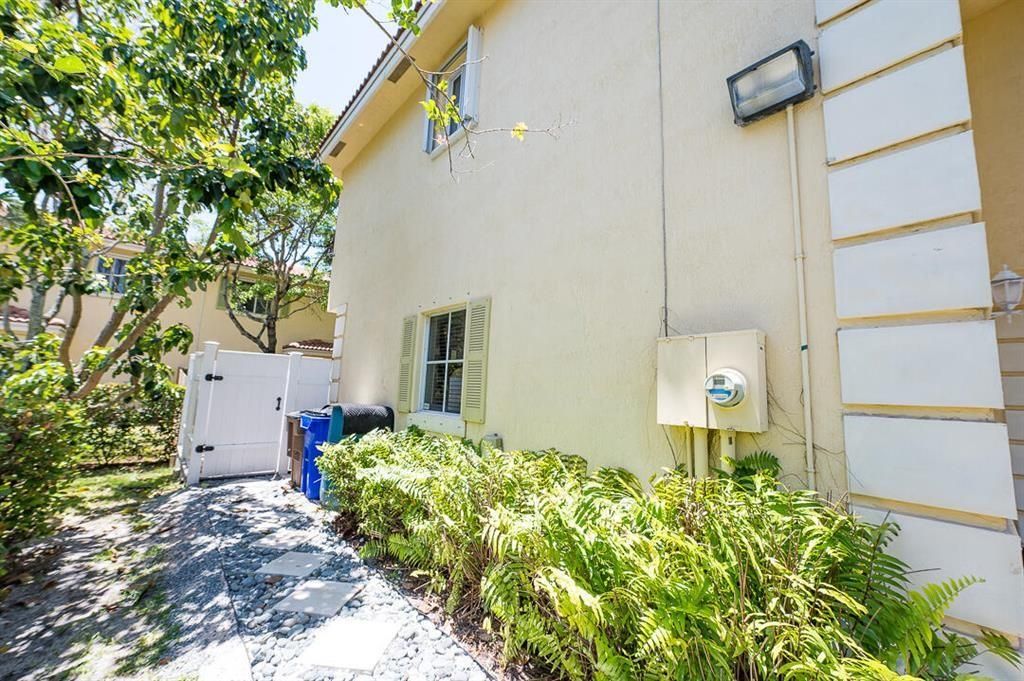 Photo of 172 SE 2nd Street, Deerfield Beach, FL 33441 (MLS # F10483654)