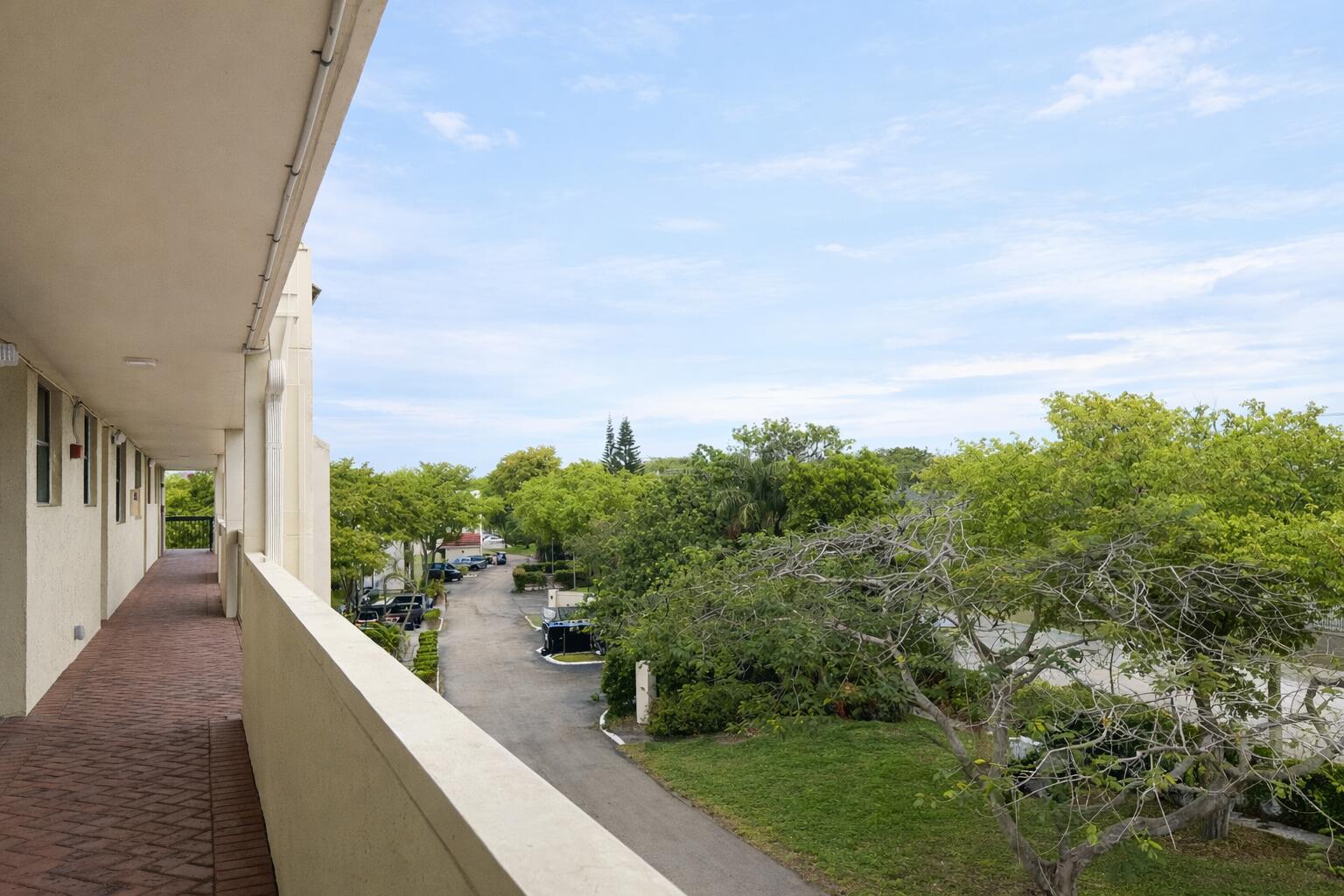 LAKE EMERALD CONDOMINIUM NO ONE - Residential