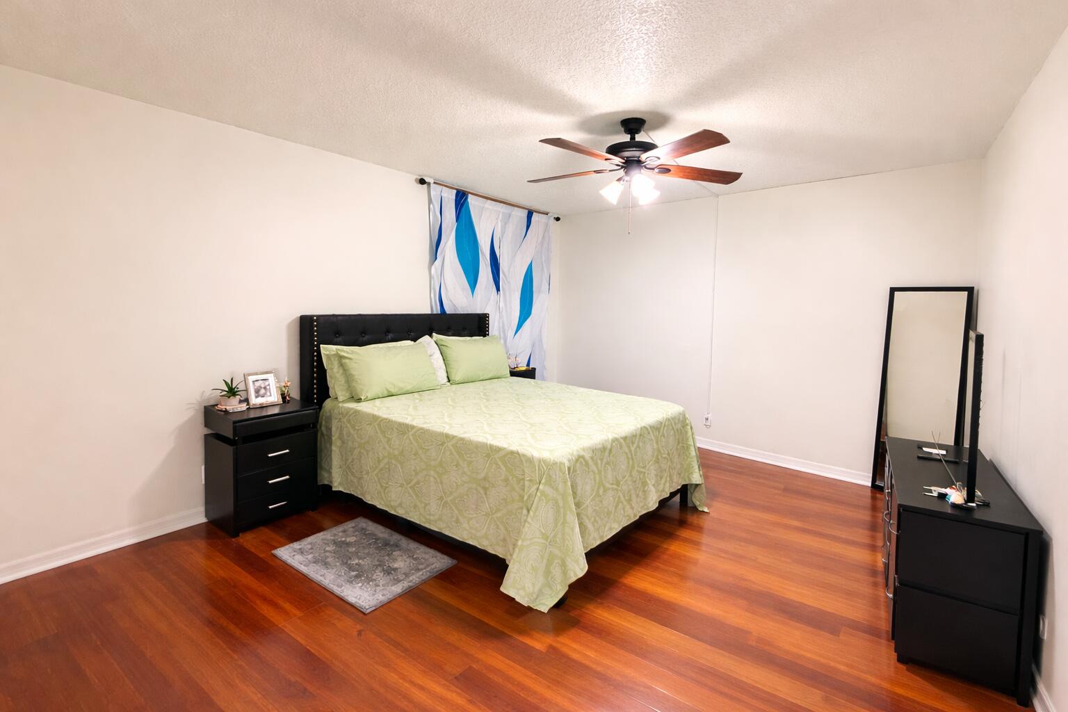 LAKE EMERALD CONDOMINIUM NO ONE - Residential