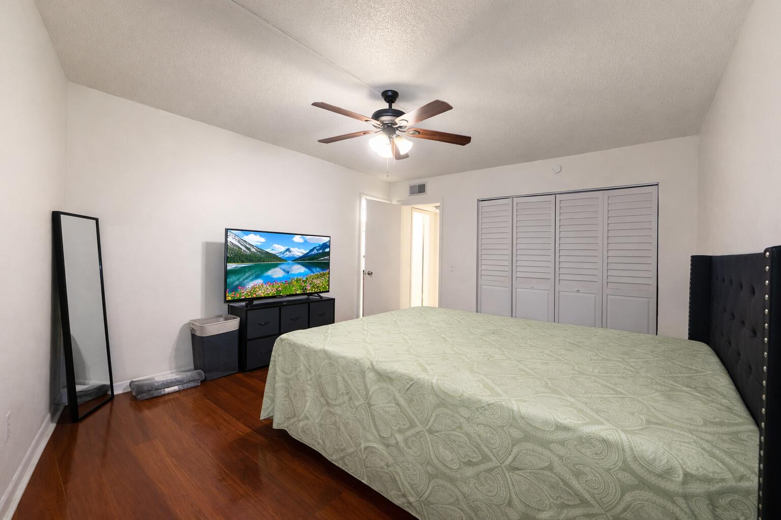 LAKE EMERALD CONDOMINIUM NO ONE - Residential