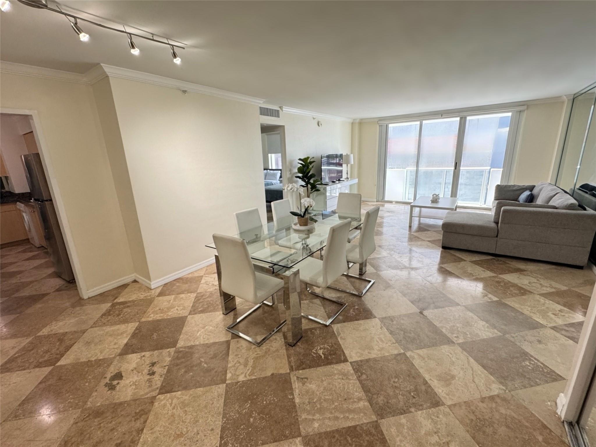 9195 Collins Ave 912