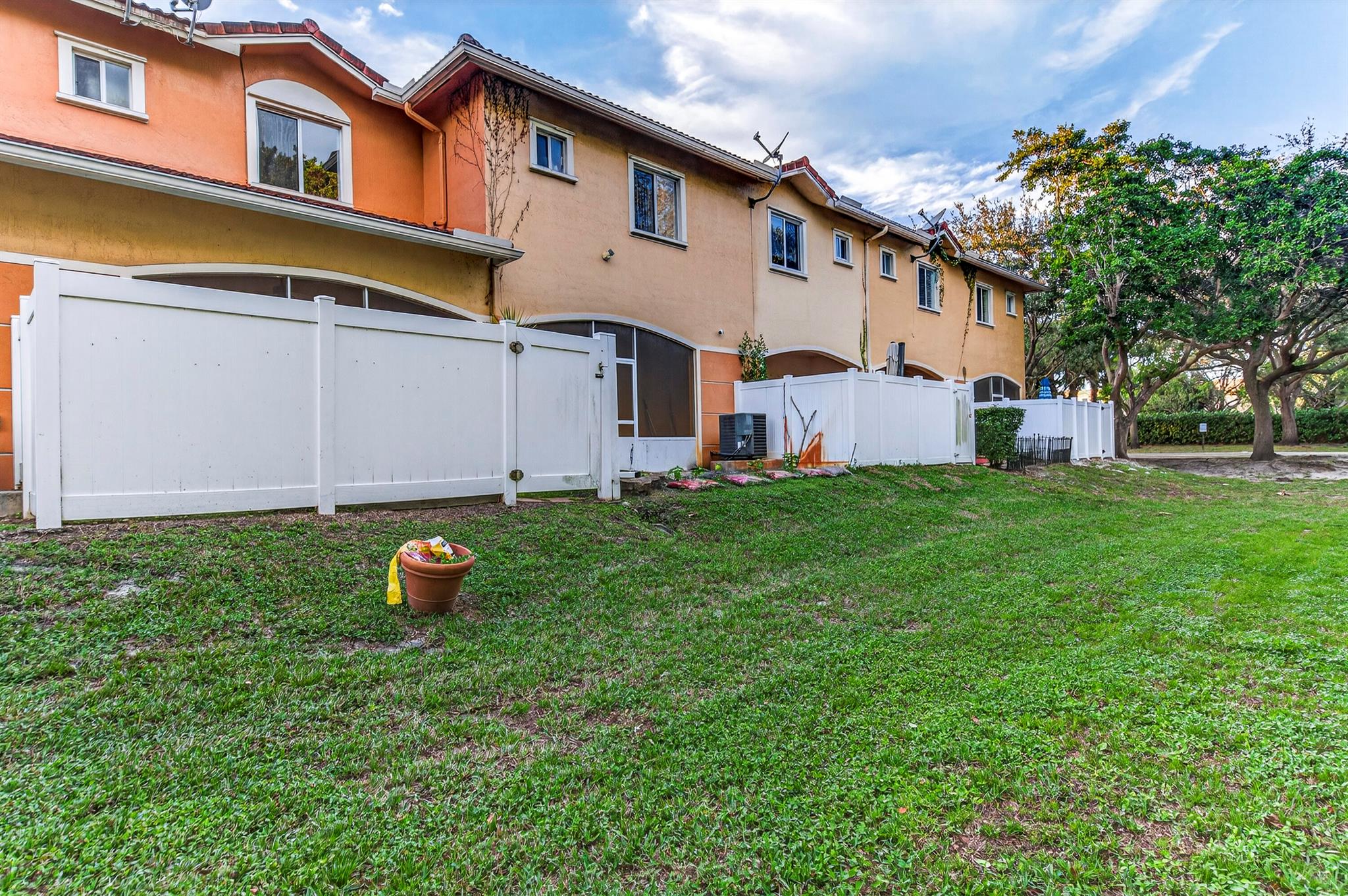 CATALINA PLACE - Residential