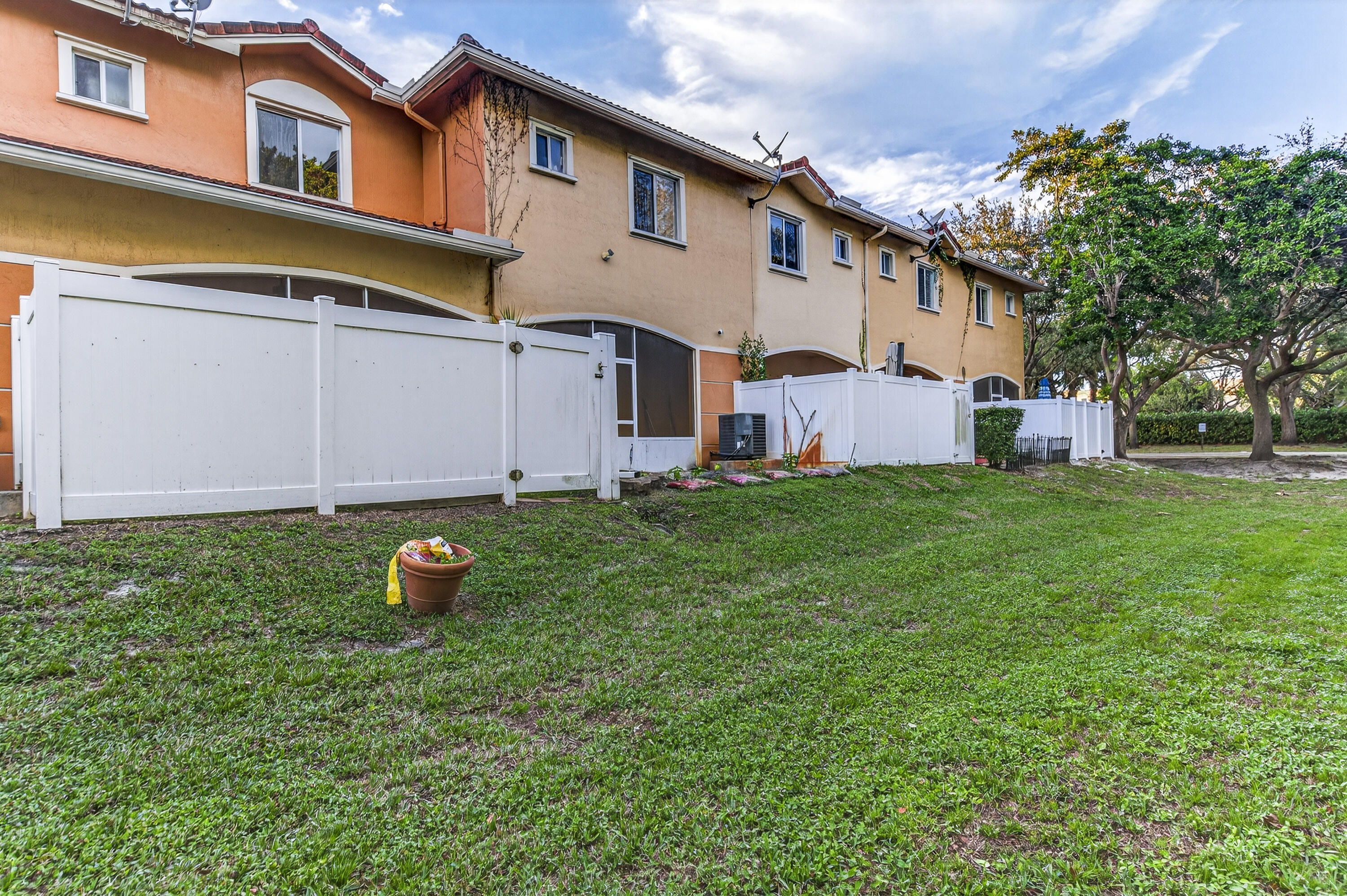 CATALINA PLACE - Residential