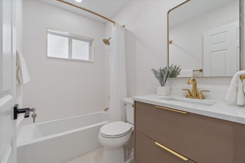 Tiny photo for 1132 NE 3rd Avenue, Boca Raton, FL 33432 (MLS # B26000238)