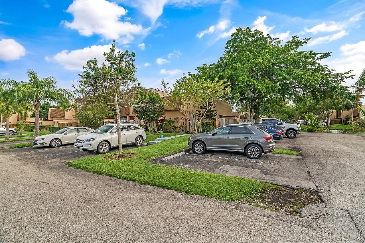 WELLEBY TOWNHOME 1 CONDO - Residential