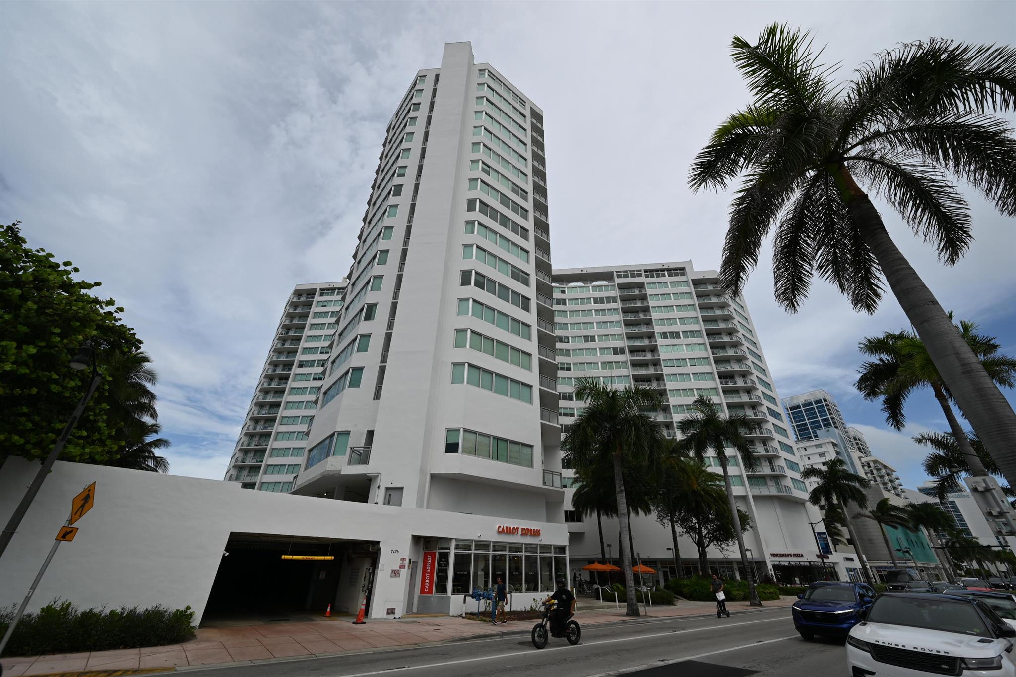 Magnificent 1 Bedroom, 2 Bathroom Oceanfront Condo in Miami Beach on Collins Ave. This unit features Impact windows throughout, 24 Hour Security, Washer and Dryer inside the Unit, Lobby, Manager on Site, Fitness Center. Close Walk to Shops and Restaurants. 55 Plus Community.