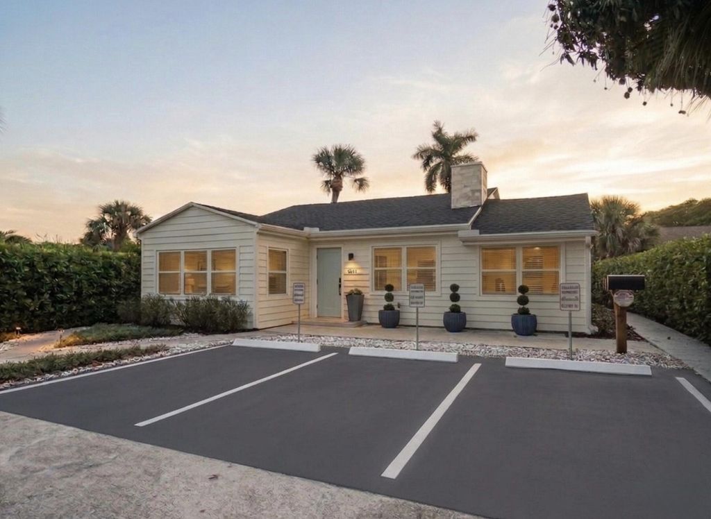 Photo of 4811 N Flagler Drive, West Palm Beach, FL 33407 (MLS # B26033768)