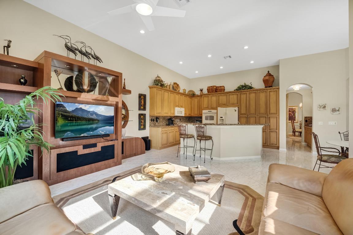 BELLAGGIO, TOWNE PARK - Residential