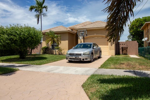Photo of 237 SW 8TH Street, Deerfield Beach, FL 33441 (MLS # B26071480)