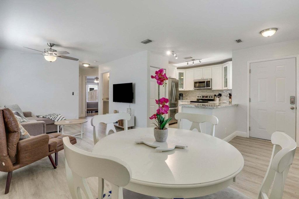 Photo of 6029 Eberts Street, Jupiter, FL 33458 (MLS # B26026516)