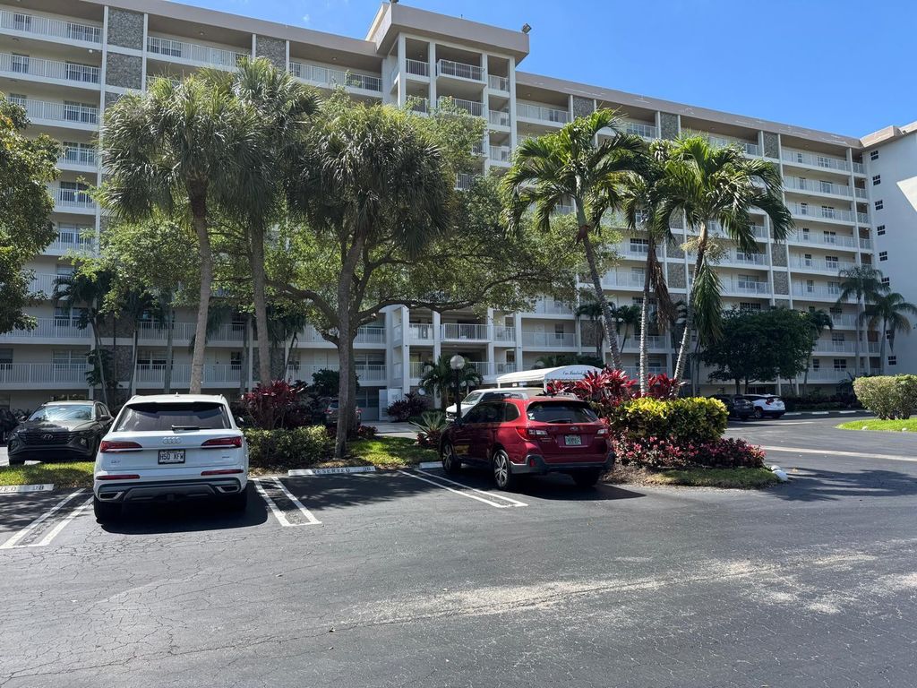 Photo of 3510 Oaks Way #605, Pompano Beach, FL 33069 (MLS # B26027838)