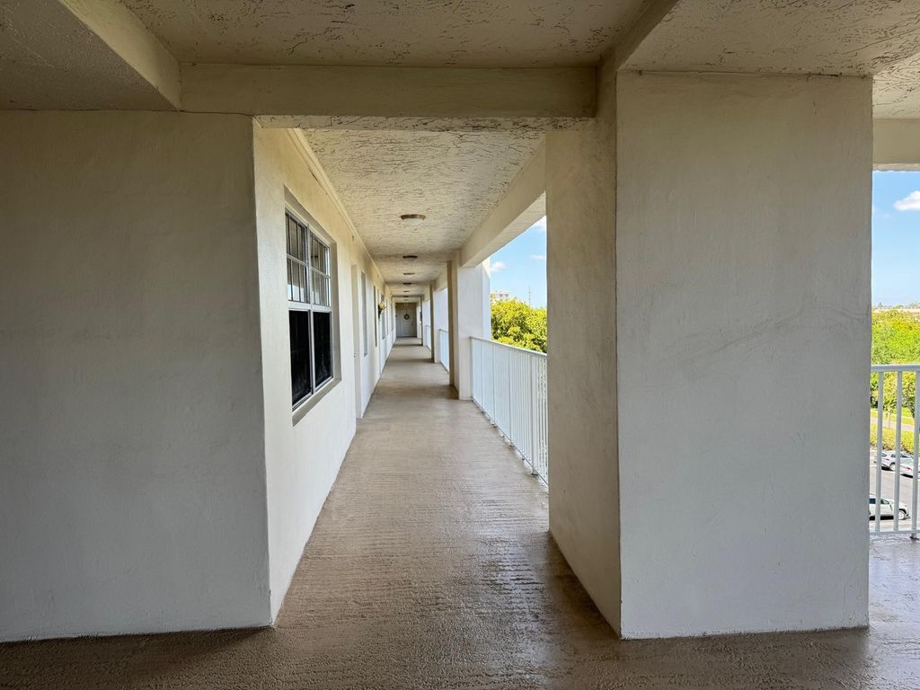 Photo of 3510 Oaks Way #605, Pompano Beach, FL 33069 (MLS # B26027838)