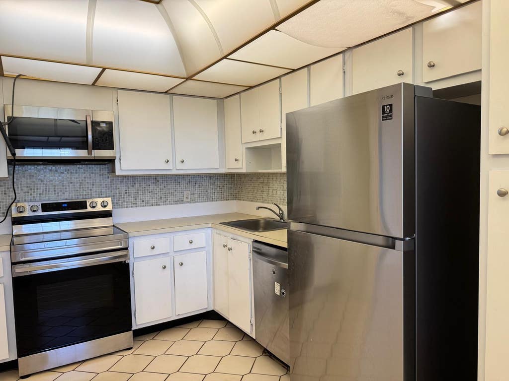 Photo of 3510 Oaks Way #605, Pompano Beach, FL 33069 (MLS # B26027838)