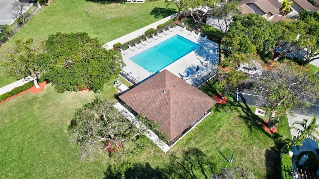 VALENCIA TOWNHOMES - Residential