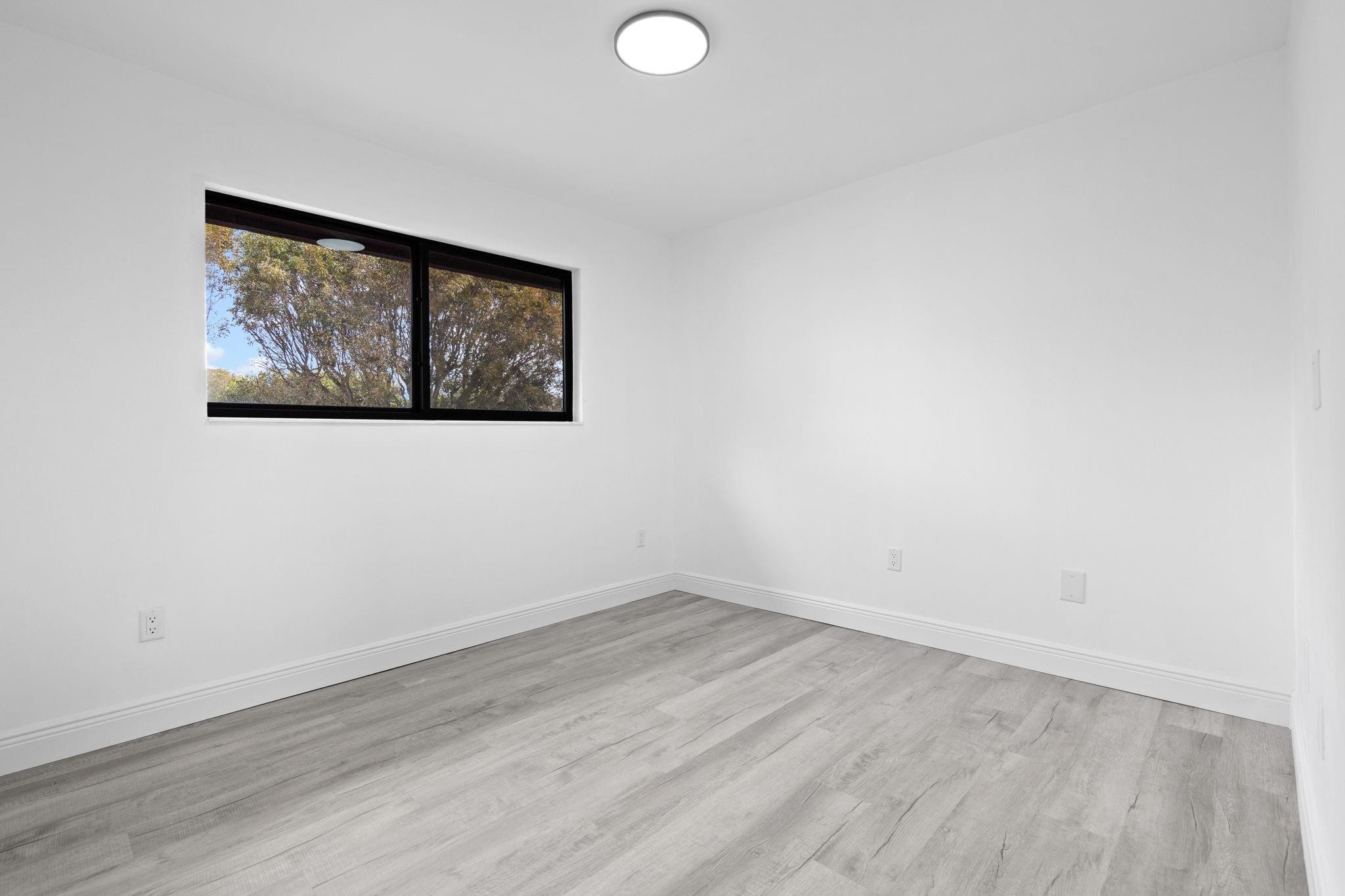 VALENCIA TOWNHOMES - Residential