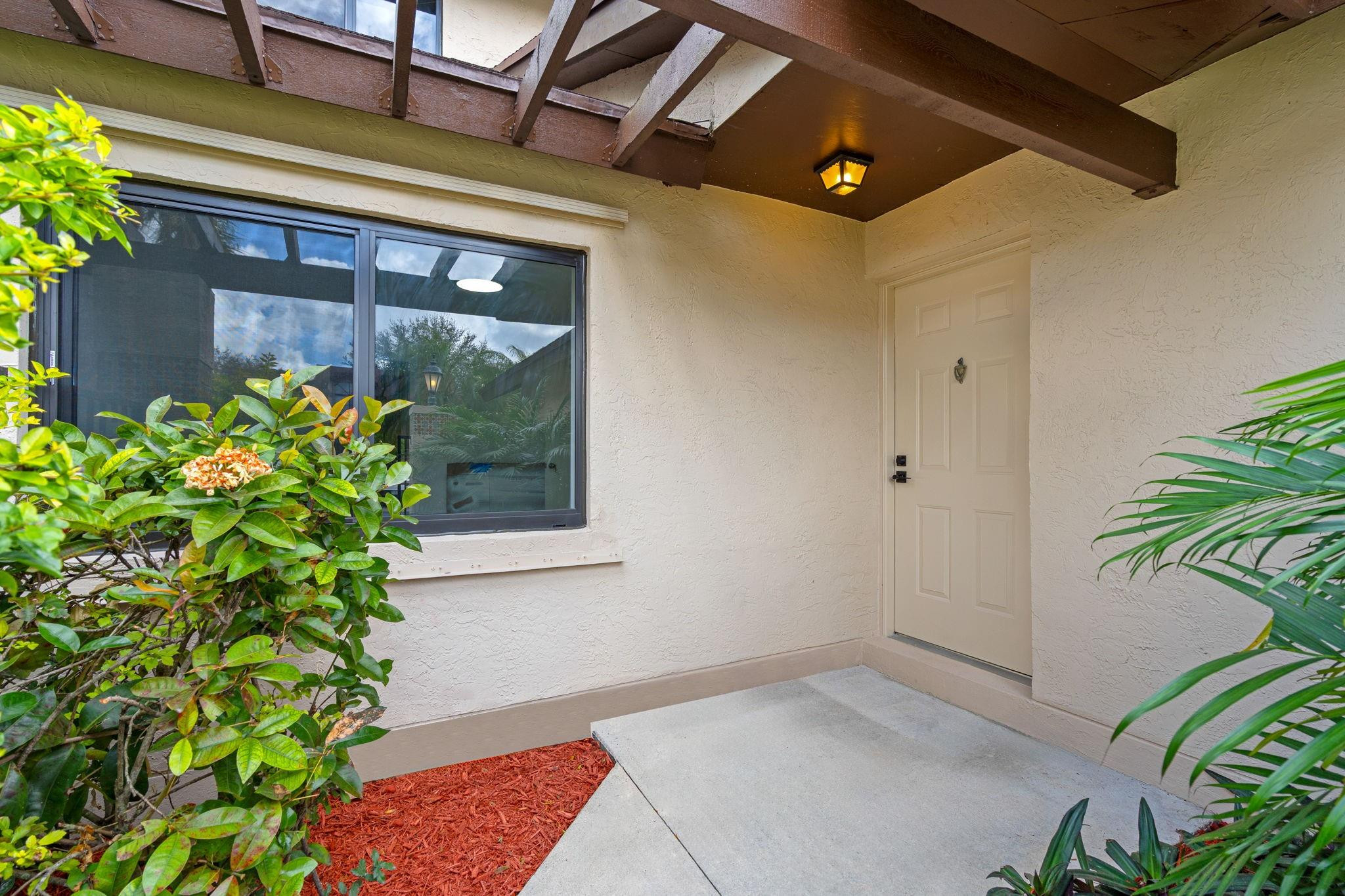 VALENCIA TOWNHOMES - Residential