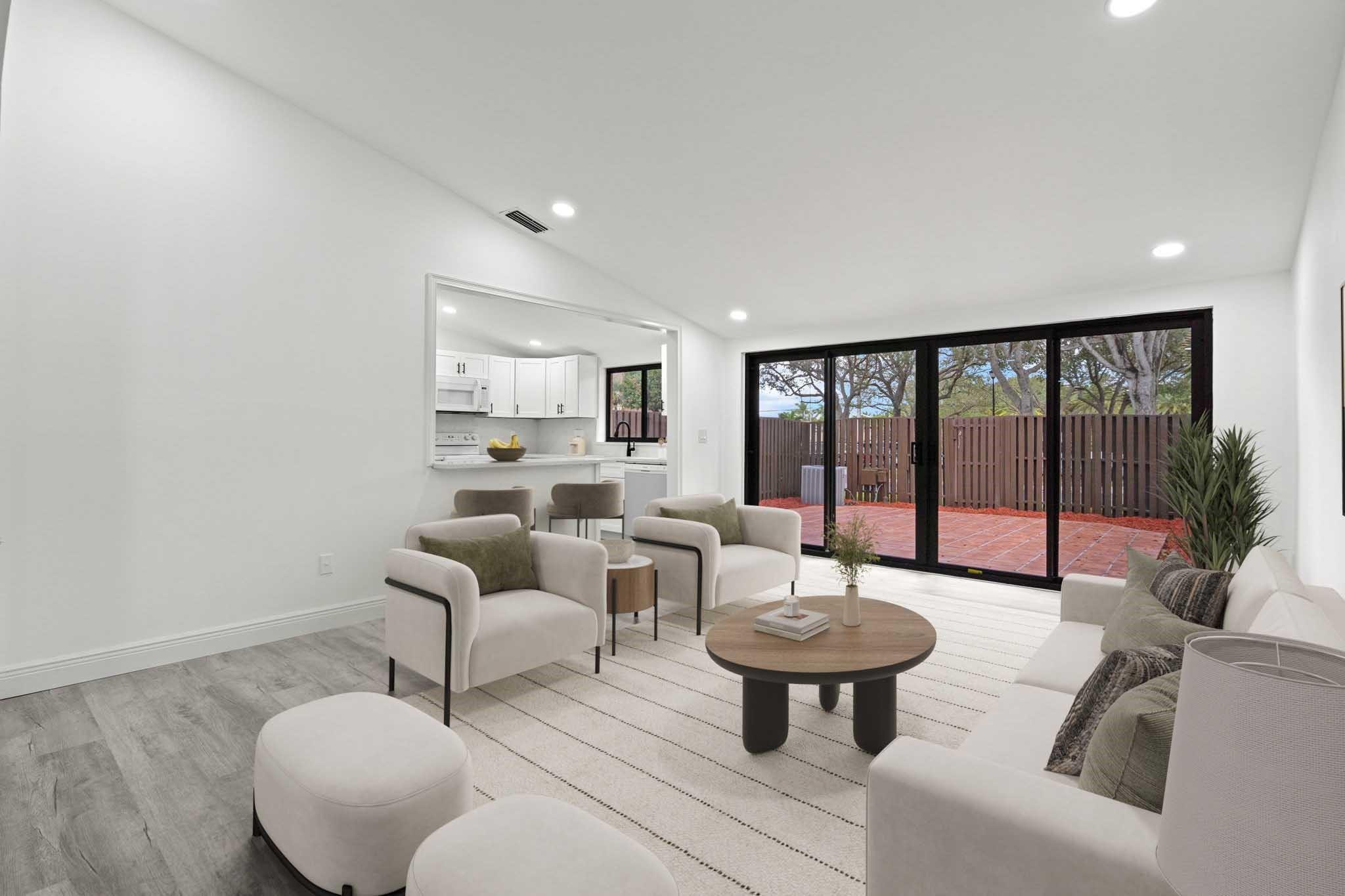 VALENCIA TOWNHOMES - Residential