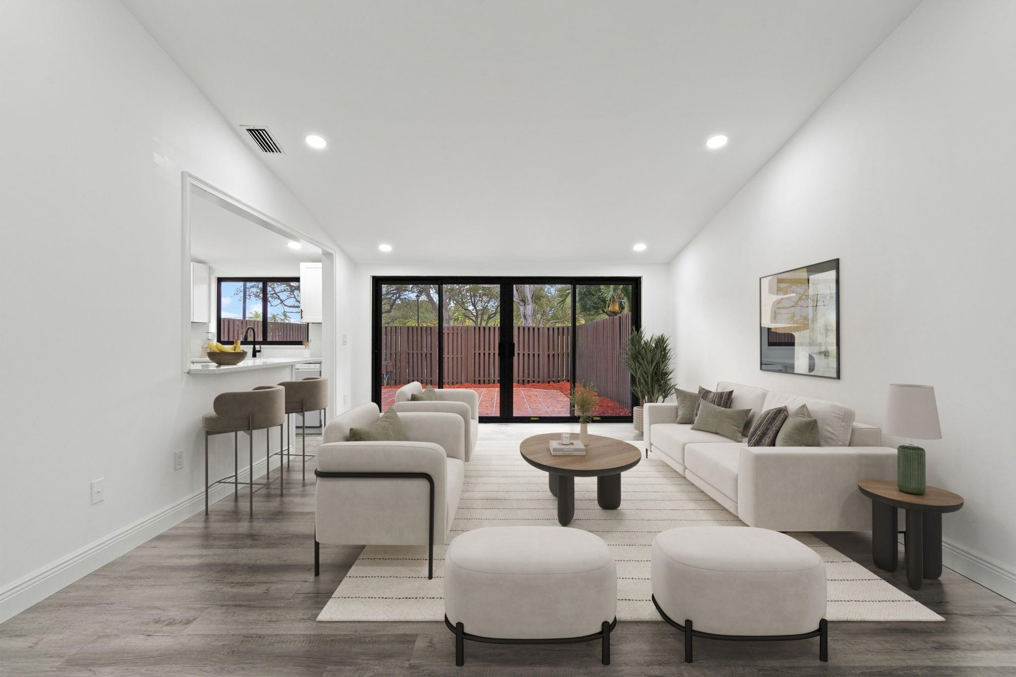 VALENCIA TOWNHOMES - Residential