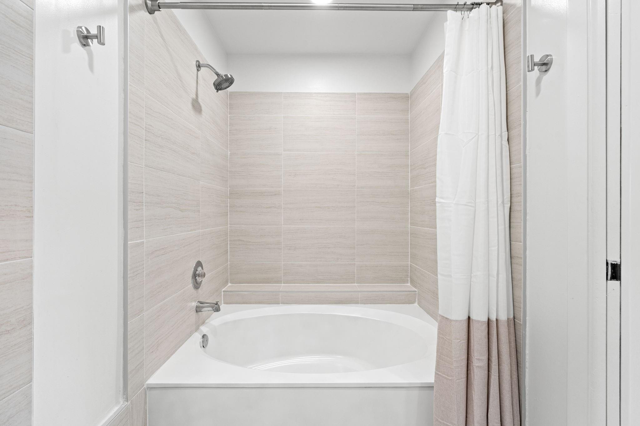 VALENCIA TOWNHOMES - Residential