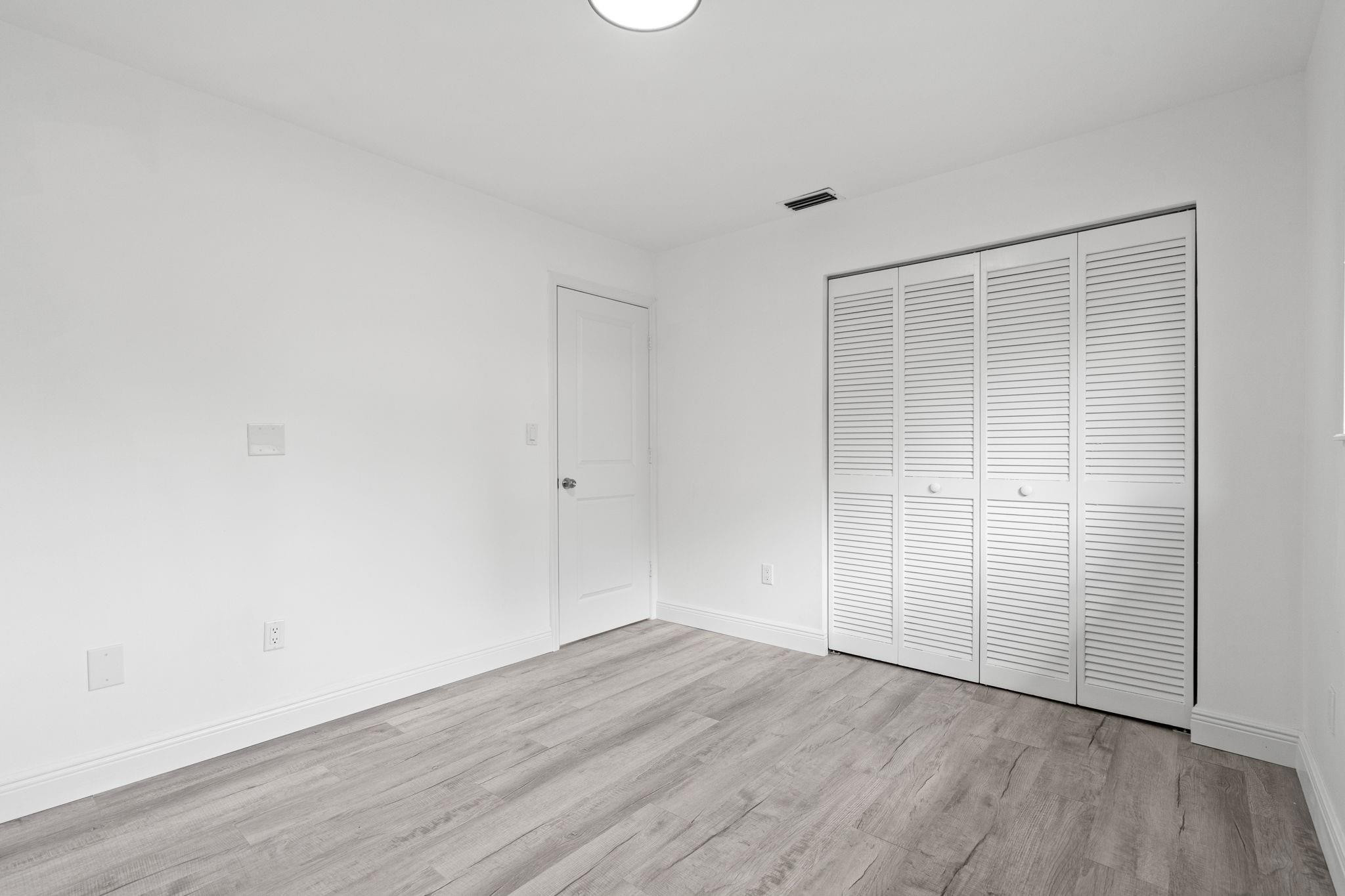 VALENCIA TOWNHOMES - Residential