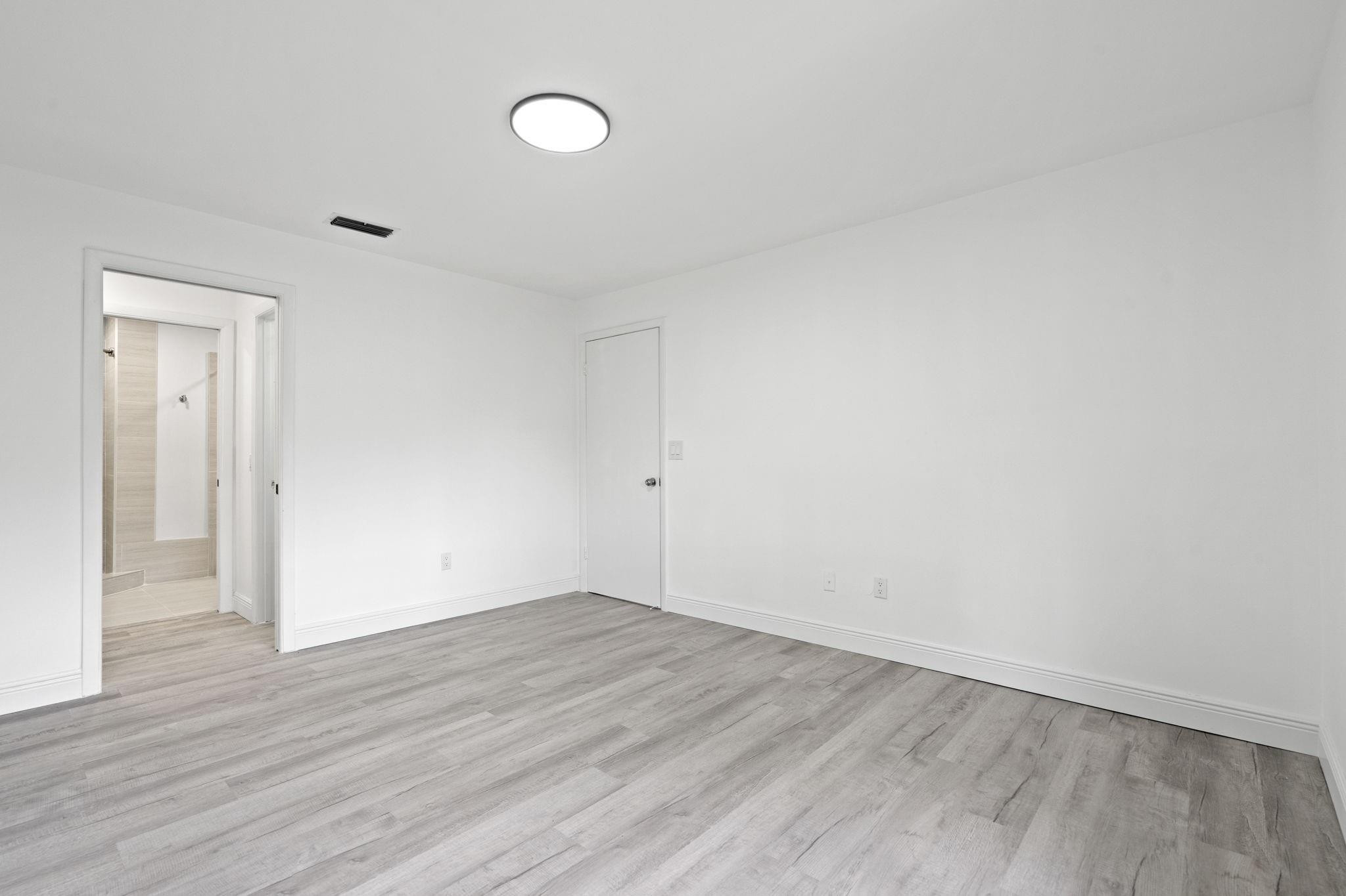 VALENCIA TOWNHOMES - Residential