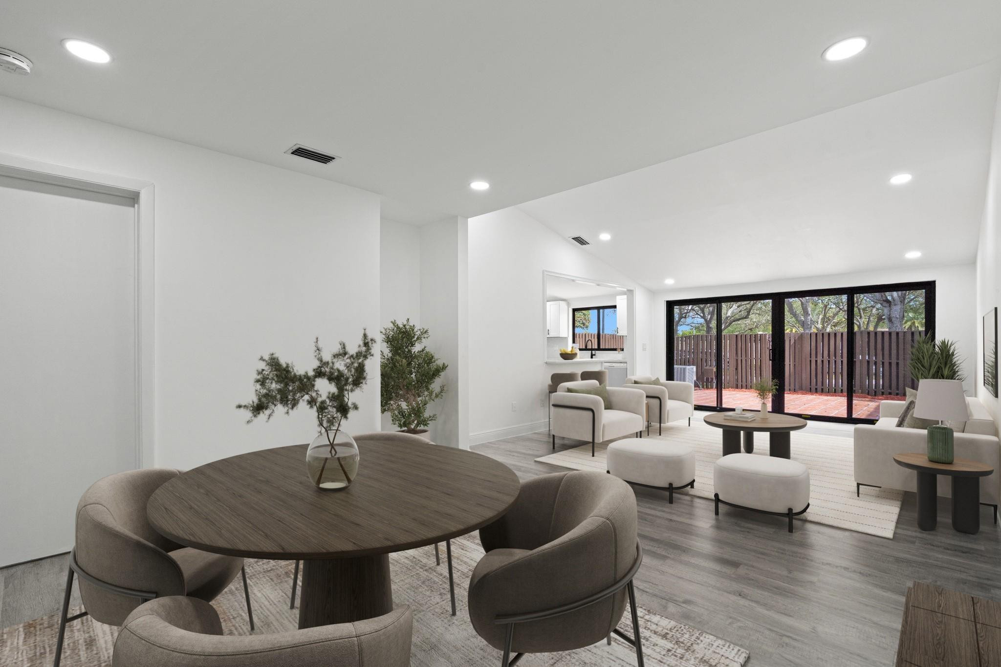 VALENCIA TOWNHOMES - Residential