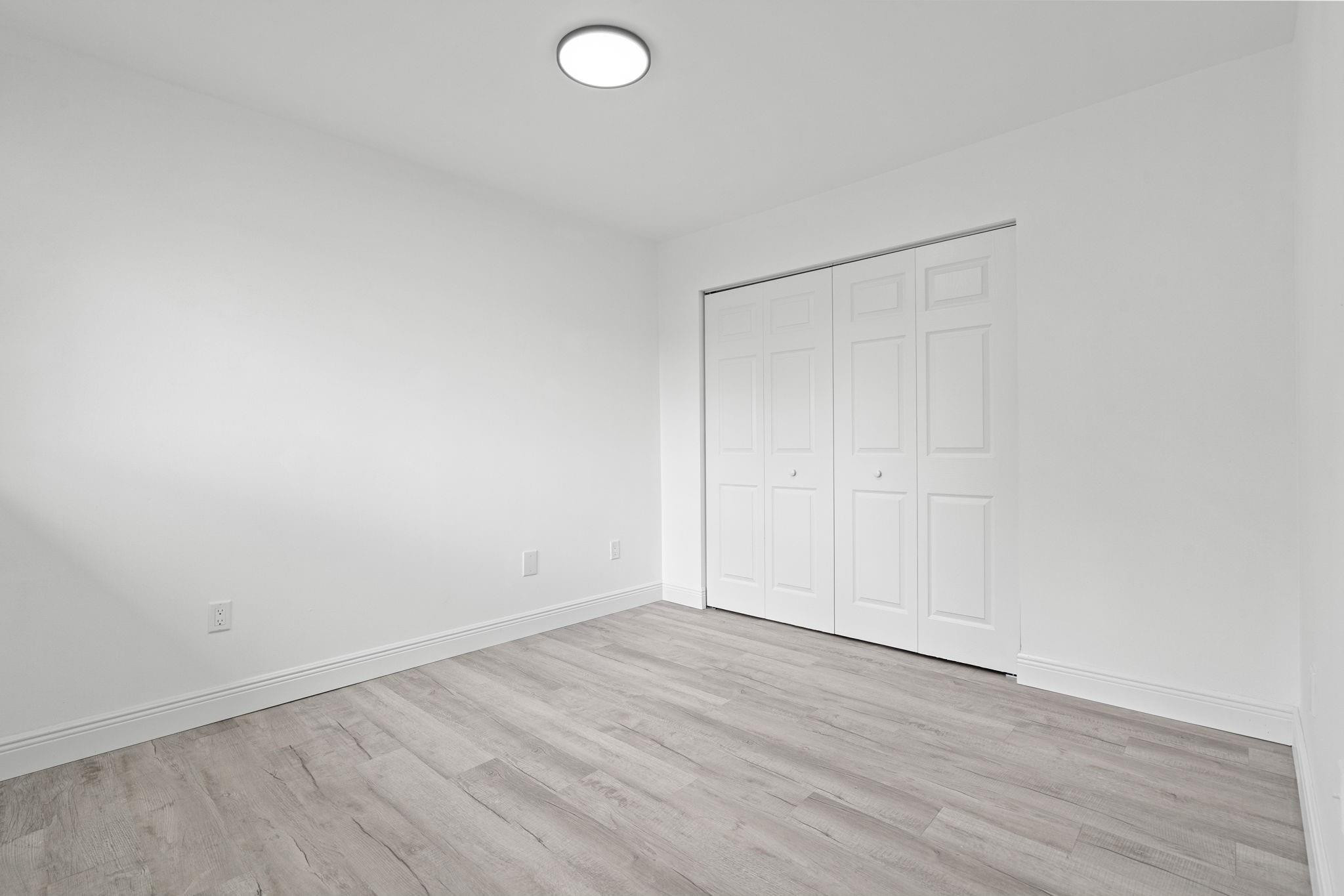 VALENCIA TOWNHOMES - Residential