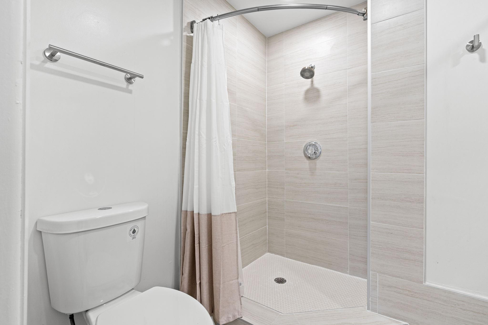 VALENCIA TOWNHOMES - Residential