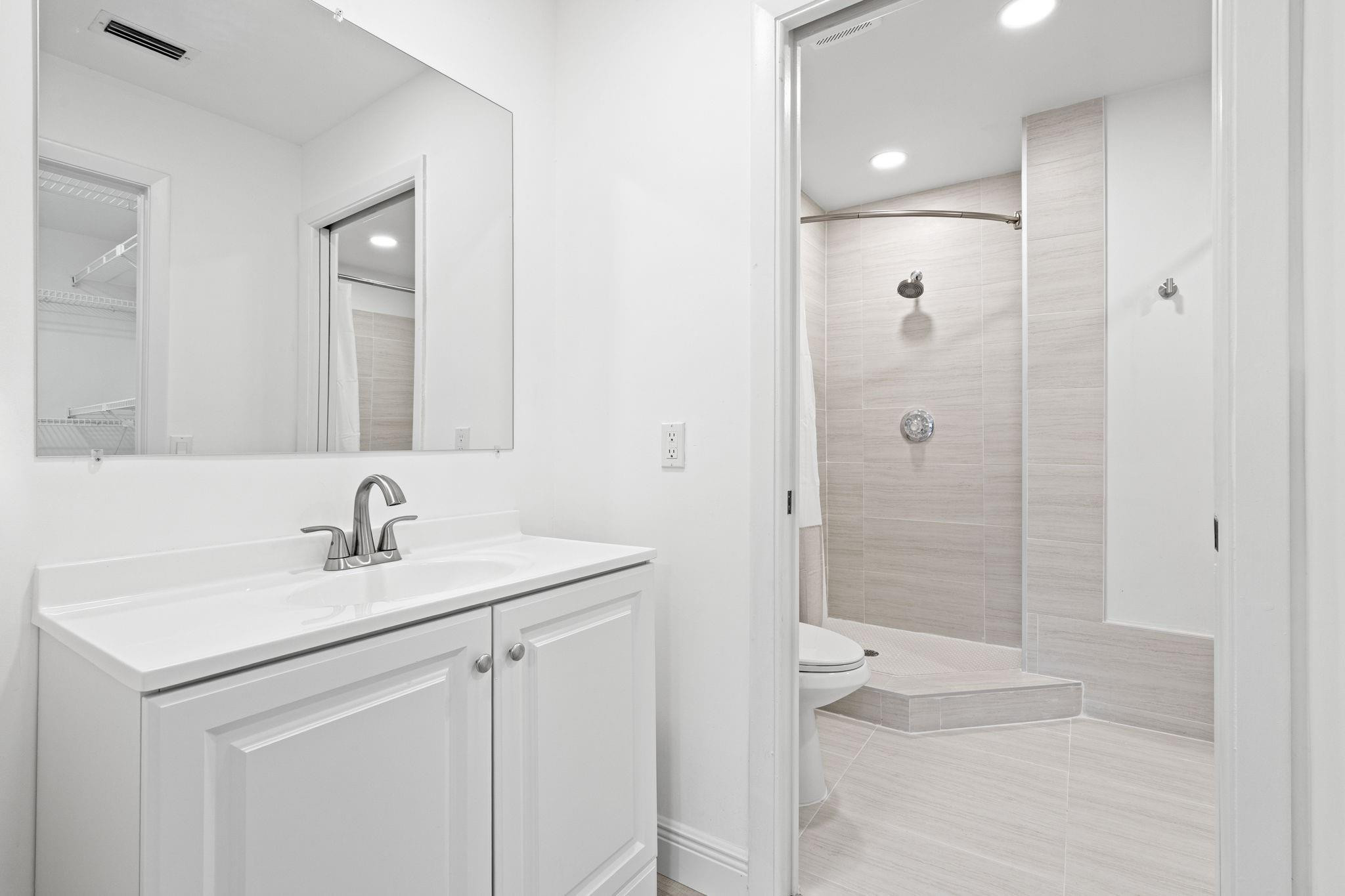 VALENCIA TOWNHOMES - Residential