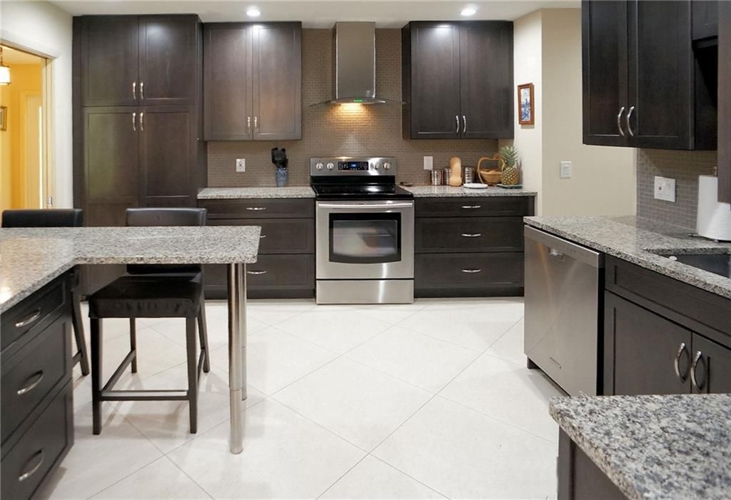 Photo of 906 W Cypress Ln #V-47, Pompano Beach, FL 33069 (MLS # F10270365)
