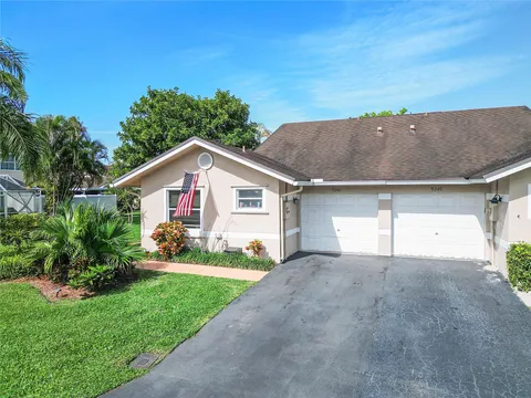 5241 W Lakes Drive, Deerfield Beach, FL 33442 - MLS#: F10490278