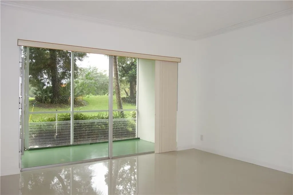 3200 N Palm Aire Dr Unit 104  