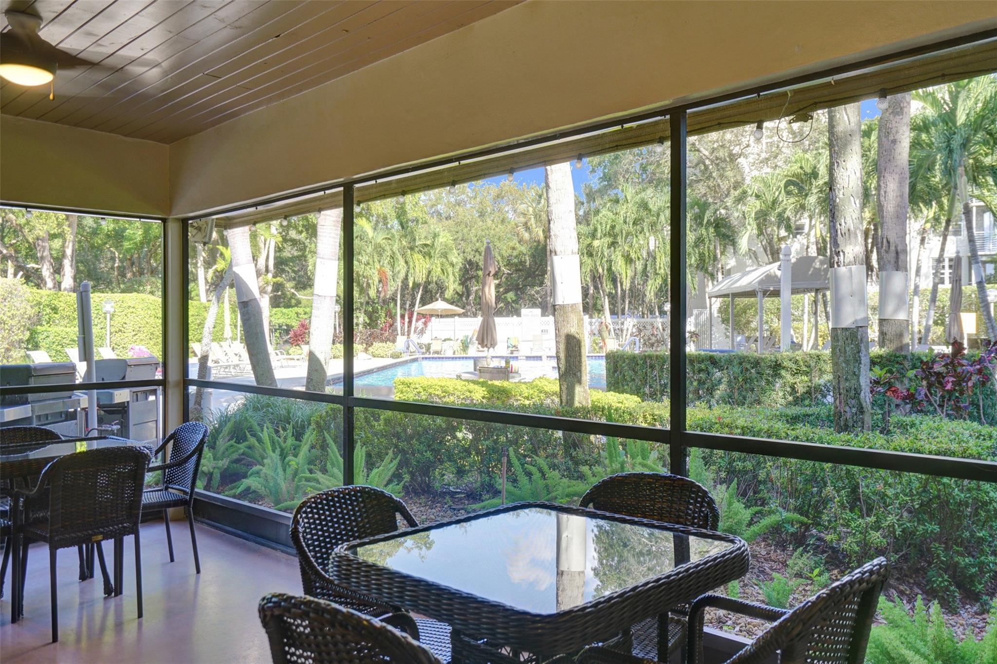 PALM AIRE COUNTRY CLUB - Residential