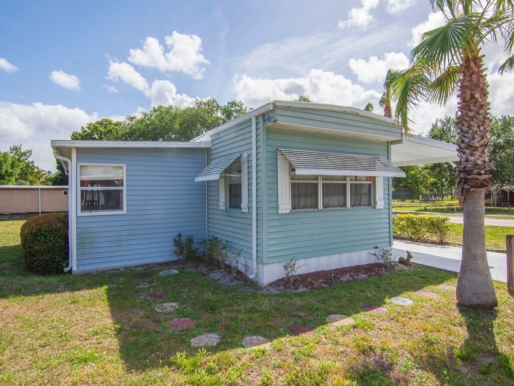 Photo of 1 Silver Oak Lane, Port Saint Lucie, FL 34952 (MLS # R10972305)