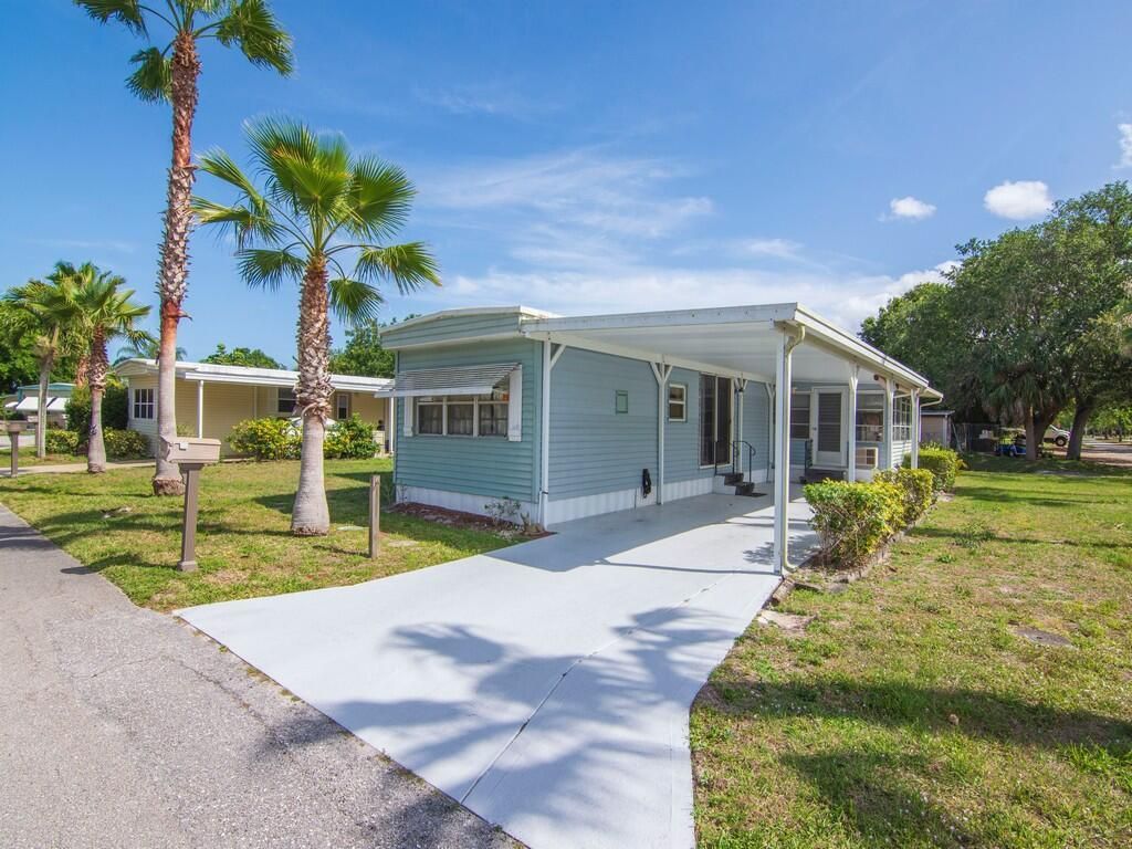 Photo of 1 Silver Oak Lane, Port Saint Lucie, FL 34952 (MLS # R10972305)