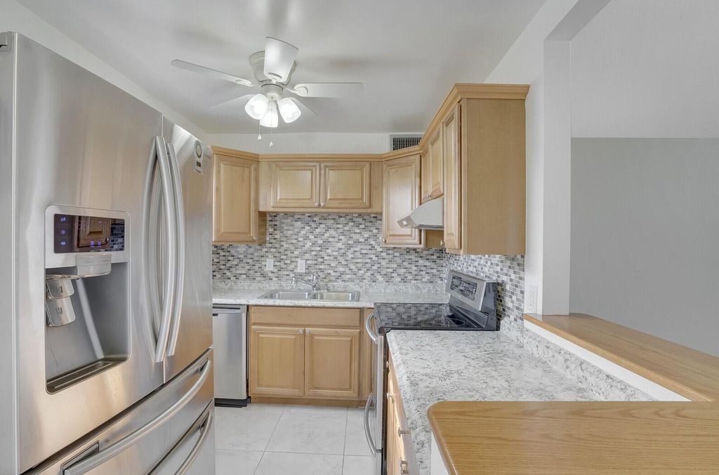 Photo of 136 Somerset G, West Palm Beach, FL 33417 (MLS # B26024039)