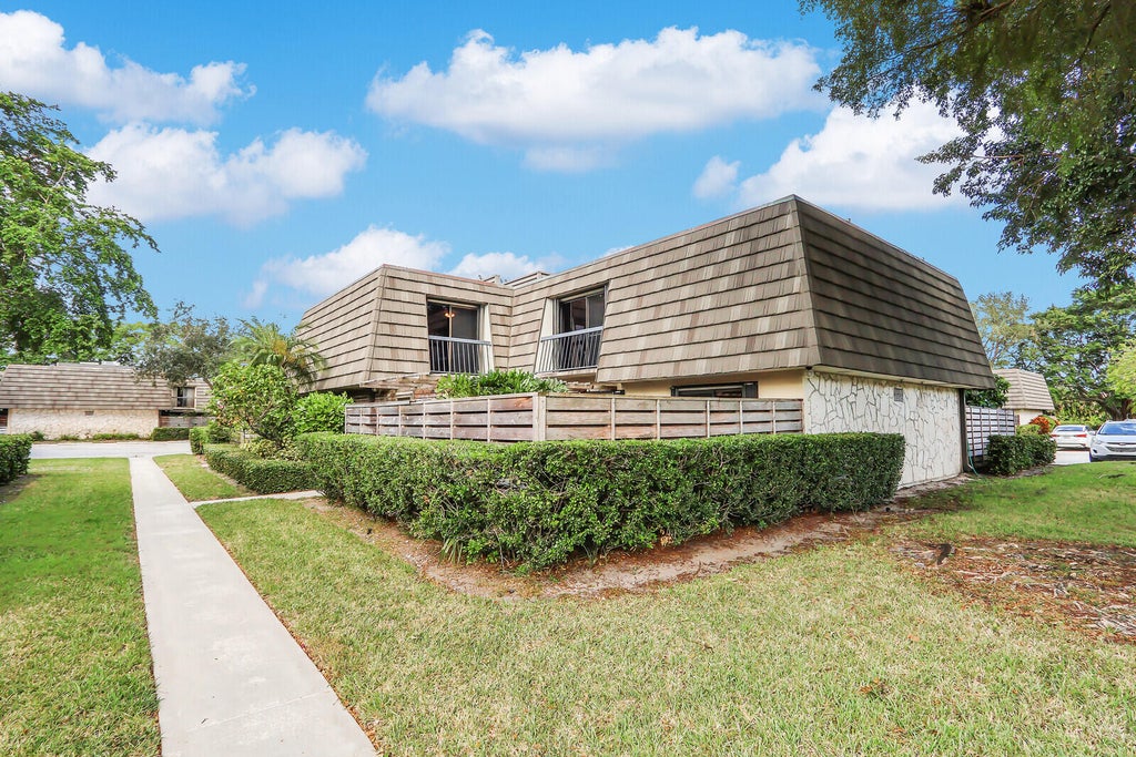 Photo of 803 8th Terrace, Palm Beach Gardens, FL 33418 (MLS # R11037545)