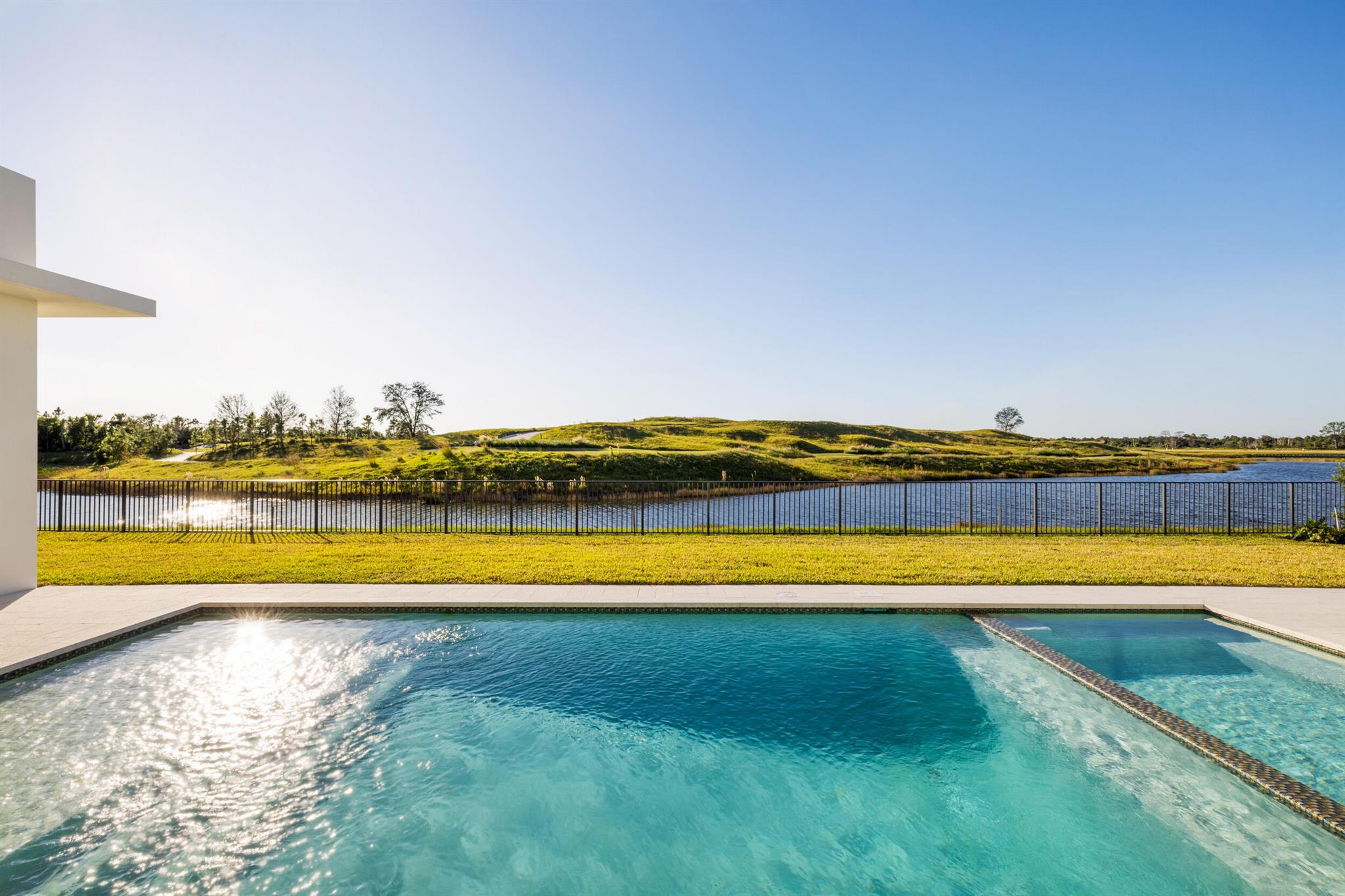 PANTHER NATIONAL AT AVENI - Residential