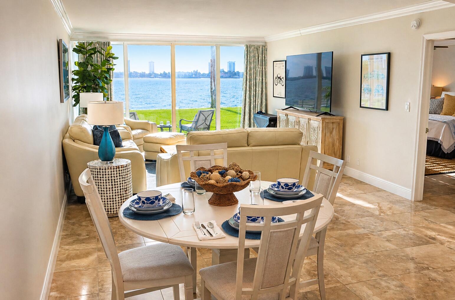 LAKE HARBOUR TOWERS - Residential