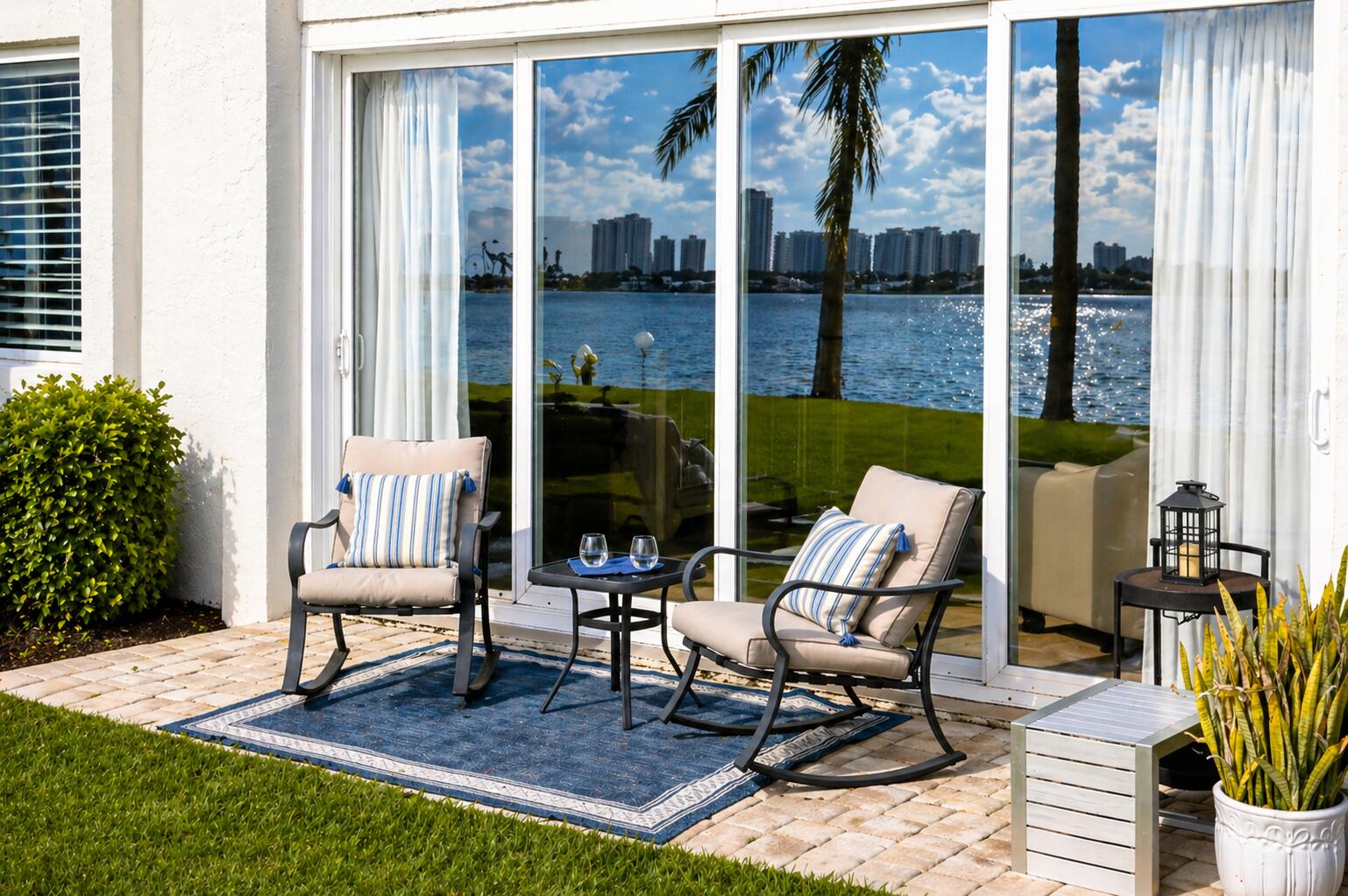 LAKE HARBOUR TOWERS - Residential