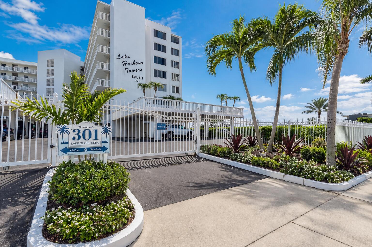 LAKE HARBOUR TOWERS - Residential